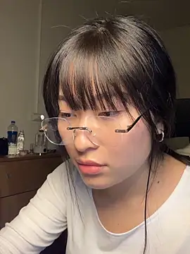 Snapshot of 214Jun chatting on 11.18.25 214Jun online show from 11.18.25