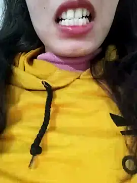 saraaxx1 online show from 12.17.25