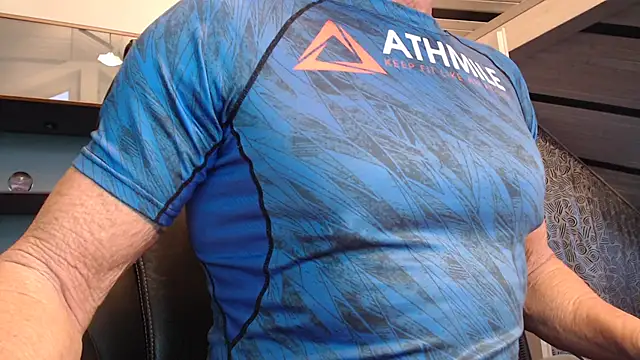 Snapshot of munichrubber chatting on 12.20.25 munichrubber online show from 12.20.25