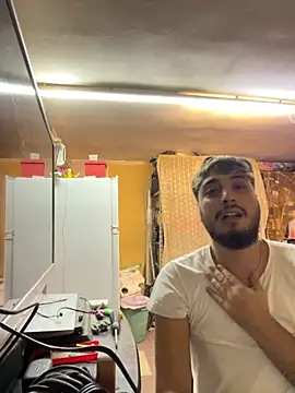 Snapshot of Bello98sud chatting on 10.25.25 Bello98sud online show from 10.25.25