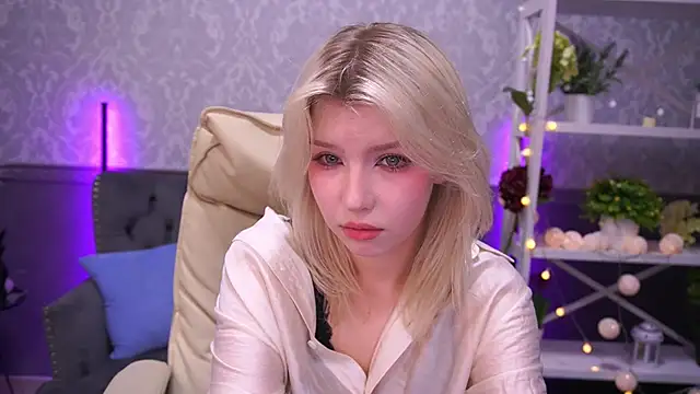 Snapshot of SelenaIris chatting on 03.07.25 SelenaIris online show from 03.07.25