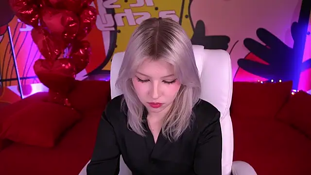 Snapshot of SelenaIris chatting on 03.10.25 SelenaIris online show from 03.10.25