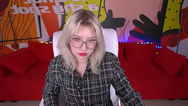 Snapshot of SelenaIris chatting on 03.17.25 SelenaIris online show from 03.17.25