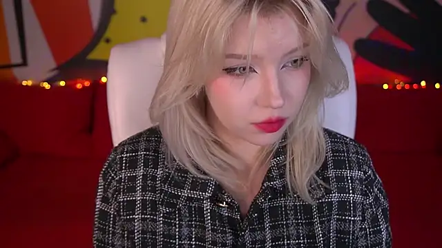 Snapshot of SelenaIris chatting on 03.17.25 SelenaIris online show from 03.17.25