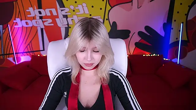 Snapshot of SelenaIris chatting on 03.22.25 SelenaIris online show from 03.22.25