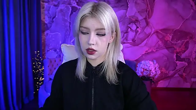 Snapshot of SelenaIris chatting on 09.27.25 SelenaIris online show from 09.27.25