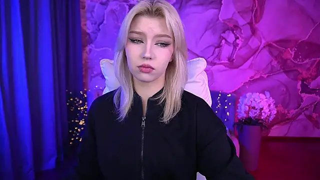 Snapshot of SelenaIris chatting on 10.02.25 SelenaIris online show from 10.02.25