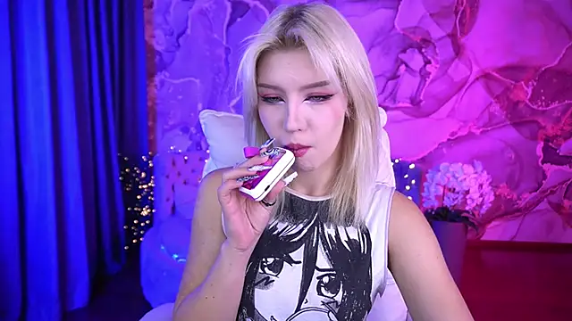 Snapshot of SelenaIris chatting on 10.08.25 SelenaIris online show from 10.08.25