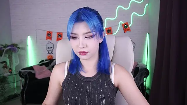 Snapshot of SelenaIris chatting on 10.28.25 SelenaIris online show from 10.28.25