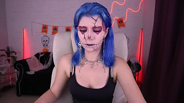 Snapshot of SelenaIris chatting on 10.30.25 SelenaIris online show from 10.30.25