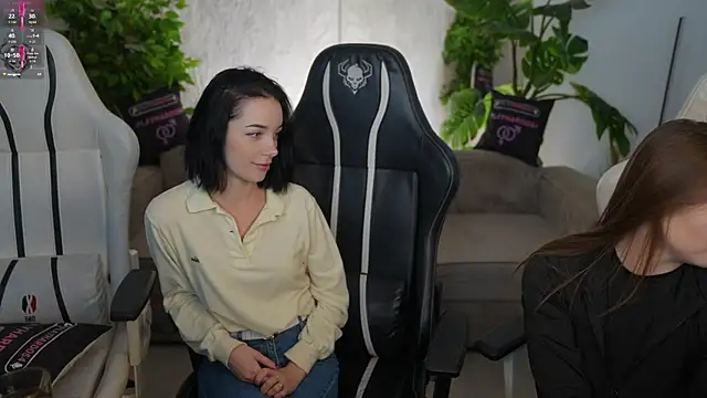 Snapshot of Billie054 chatting on 11.17.25 Billie054 online show from 11.17.25