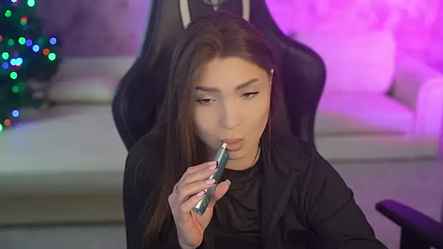 Snapshot of Billie054 chatting on 12.18.25 Billie054 online show from 12.18.25