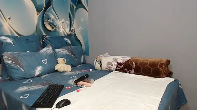 Snapshot of MystiqueTeee chatting on 10.17.25 MystiqueTeee online show from 10.17.25