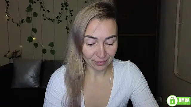 Snapshot of Kiss_julli88I chatting on 12.14.25 Kiss julli88I online show from 12.14.25