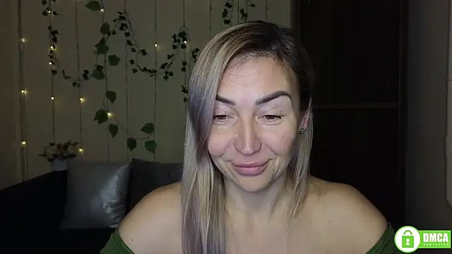 Snapshot of Kiss_julli88I chatting on 12.16.25 Kiss julli88I online show from 12.16.25