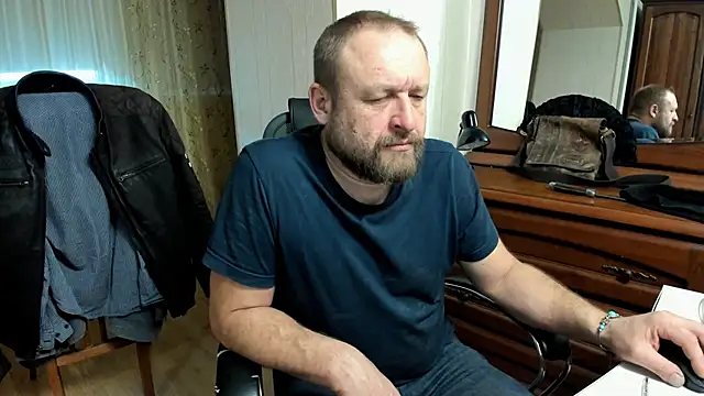 Snapshot of Grandor_M chatting on 03.08.25 Grandor M online show from 03.08.25