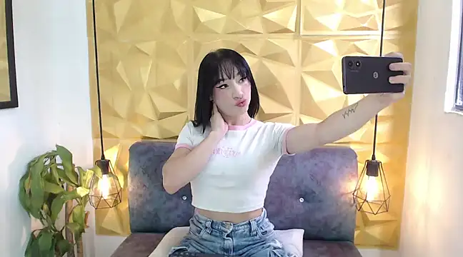 Small Hot19 online show from 03.22.25