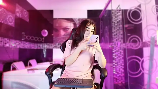 Small Hot19 online show from 03.29.26