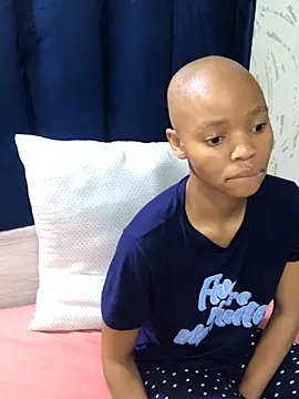 Snapshot of BondiBitch chatting on 11.02.25 BondiBitch online show from 11.02.25