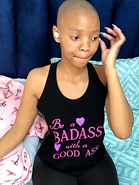 Snapshot of BondiBitch chatting on 11.08.25 BondiBitch online show from 11.08.25