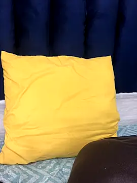 Snapshot of BondiBitch chatting on 11.09.25 BondiBitch online show from 11.09.25