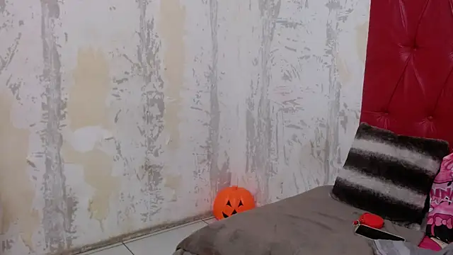 Snapshot of BondiBitch chatting on 12.03.25 BondiBitch online show from 12.03.25