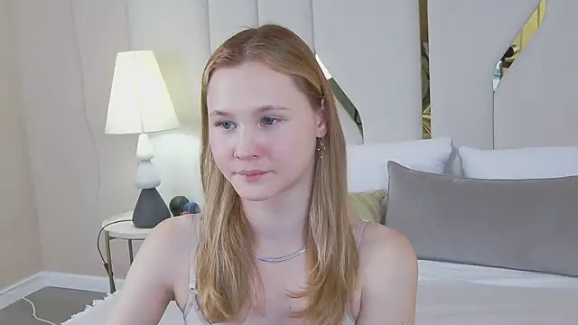 Snapshot of AmeliRoyse chatting on 04.23.26 AmeliRoyse online show from 04.23.26