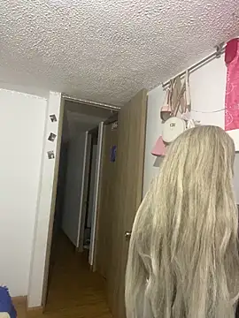 Mia cullen  online show from 11.10.25