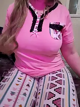 Snapshot of queen_belisima1 chatting on 04.21.26 queen belisima1 online show from 04.21.26