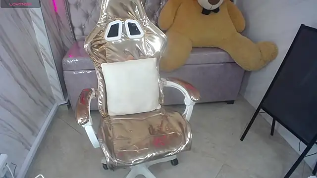 Snapshot of _wendy_b chatting on 03.22.25 wendy b online show from 03.22.25