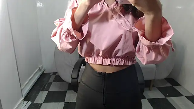 Snapshot of _wendy_b chatting on 09.19.25 wendy b online show from 09.19.25