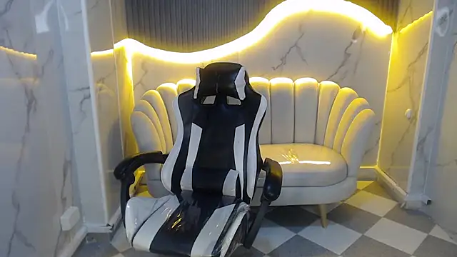 Snapshot of _wendy_b chatting on 09.26.25 wendy b online show from 09.26.25