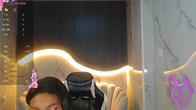 Snapshot of _wendy_b chatting on 10.09.25 wendy b online show from 10.09.25