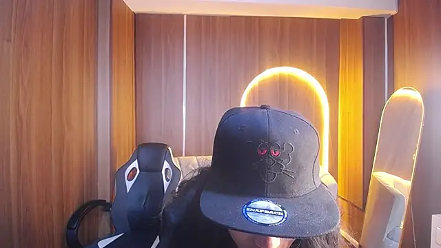 Snapshot of _wendy_b chatting on 10.26.25 wendy b online show from 10.26.25