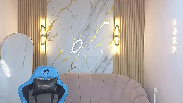 Snapshot of _wendy_b chatting on 10.29.25 wendy b online show from 10.29.25