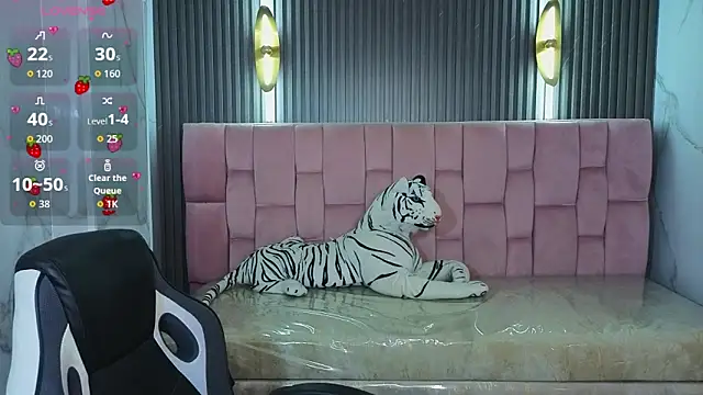 Snapshot of _wendy_b chatting on 11.27.25 wendy b online show from 11.27.25