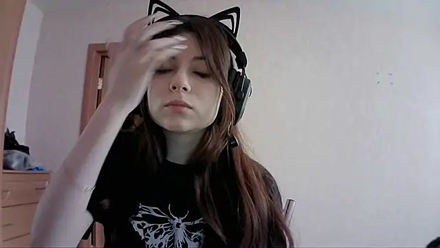 Snapshot of RendyDow chatting on 03.18.25 RendyDow online show from 03.18.25
