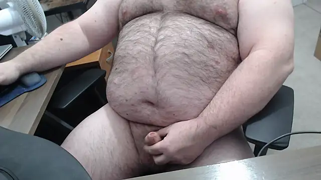 Snapshot of SmallBearUK chatting on 02.05.26 SmallBearUK online show from 02.05.26