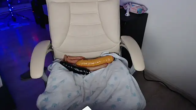 ElssaRush online show from 12.17.25