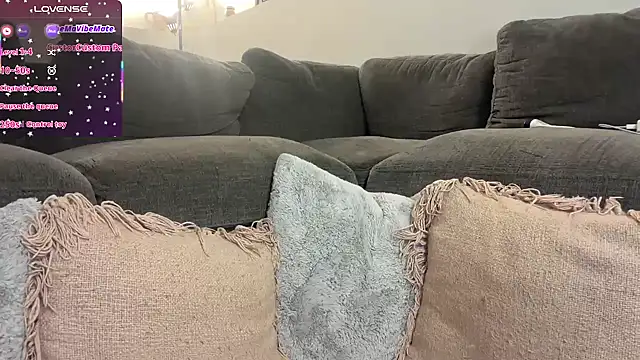 Snapshot of krystenxox chatting on 10.17.25 krystenxox online show from 10.17.25