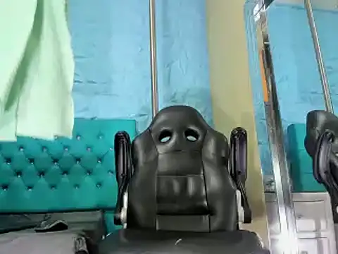 Snapshot of NohaCollens chatting on 03.11.25 NohaCollens online show from 03.11.25