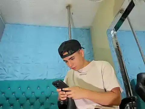 Snapshot of NohaCollens chatting on 03.12.25 NohaCollens online show from 03.12.25