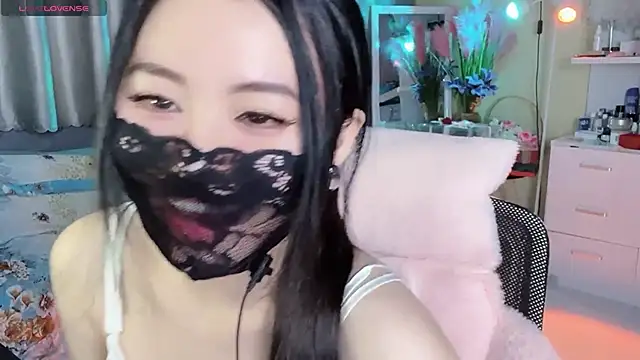 Snapshot of MI_KA22 chatting on 03.13.25 MI KA22 online show from 03.13.25