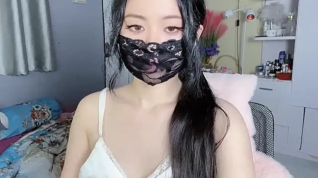 Snapshot of MI_KA22 chatting on 03.13.25 MI KA22 online show from 03.13.25