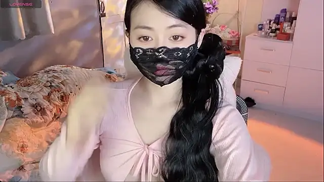 Snapshot of MI_KA22 chatting on 03.18.25 MI KA22 online show from 03.18.25