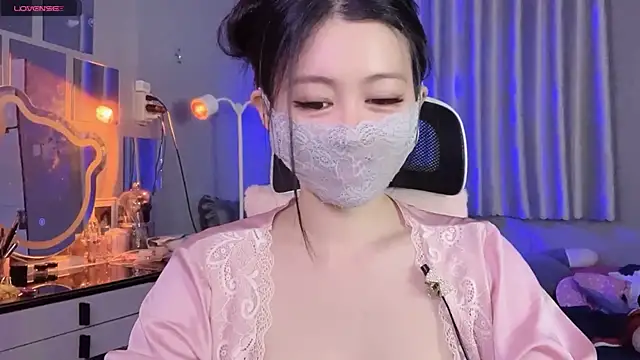 Snapshot of MI_KA22 chatting on 09.10.25 MI KA22 online show from 09.10.25