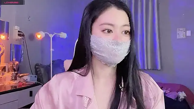 Snapshot of MI_KA22 chatting on 09.10.25 MI KA22 online show from 09.10.25