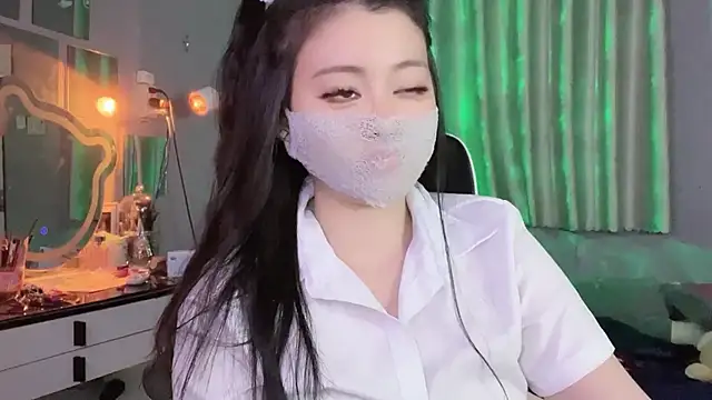 Snapshot of MI_KA22 chatting on 09.14.25 MI KA22 online show from 09.14.25