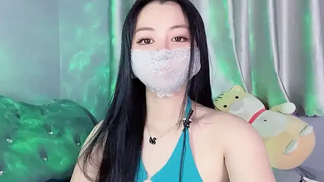 Snapshot of MI_KA22 chatting on 10.10.25 MI KA22 online show from 10.10.25