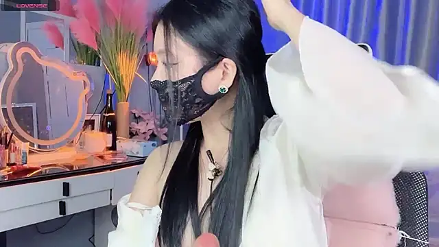 Snapshot of MI_KA22 chatting on 10.22.25 MI KA22 online show from 10.22.25